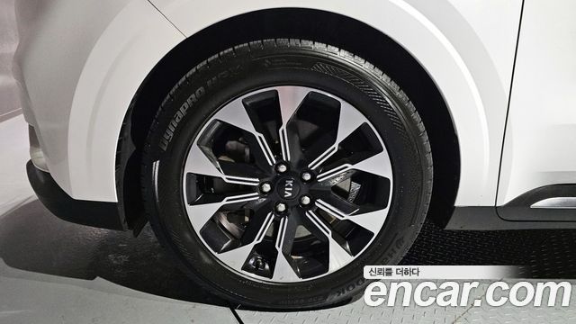 Kia Carnival 2021 thumb 6