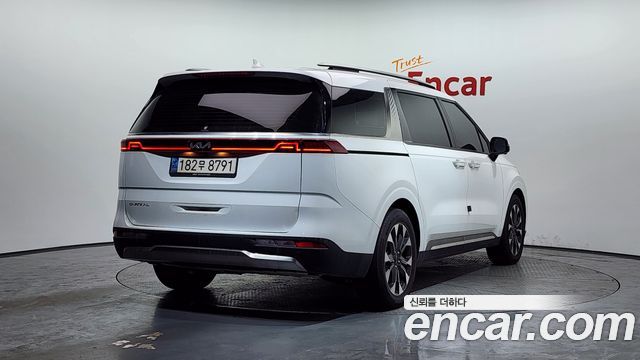 Kia Carnival 2023 thumb 3