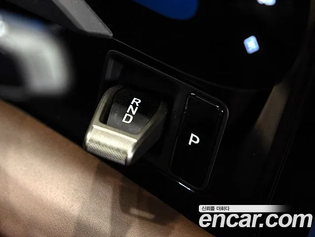 Porsche Taycan 2025 thumb 9