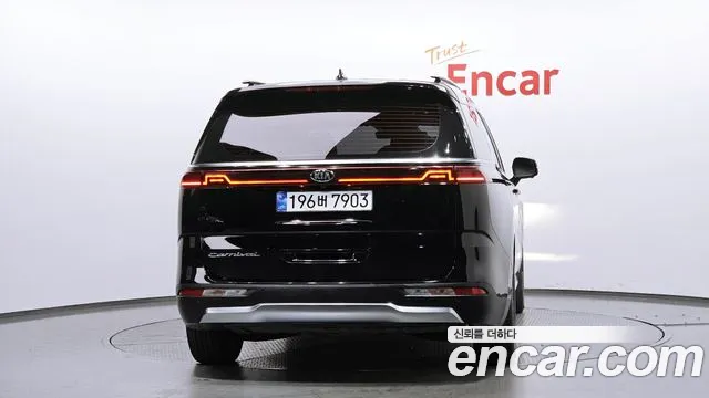 Kia Carnival 2021 thumb 4