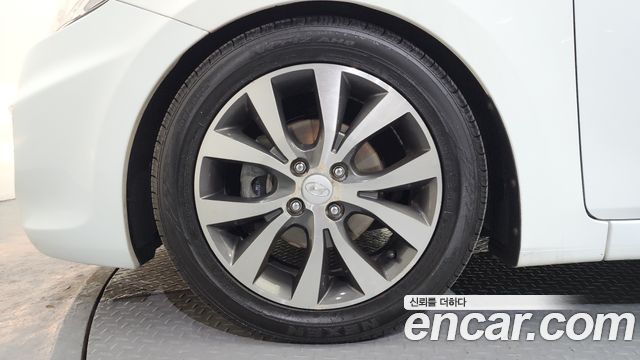 Hyundai Accent 2013 thumb 6