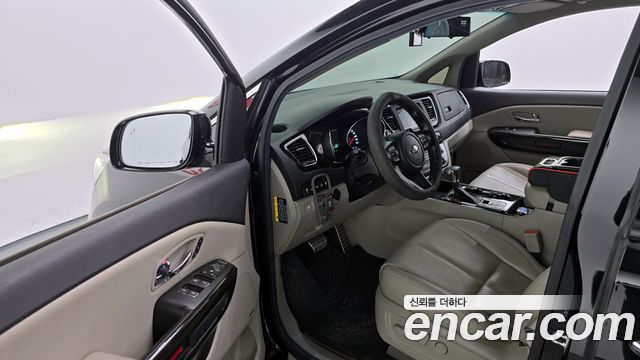 Kia Carnival 2019 thumb 11
