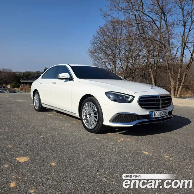 Mercedes-Benz E-Class 2022 thumb 2