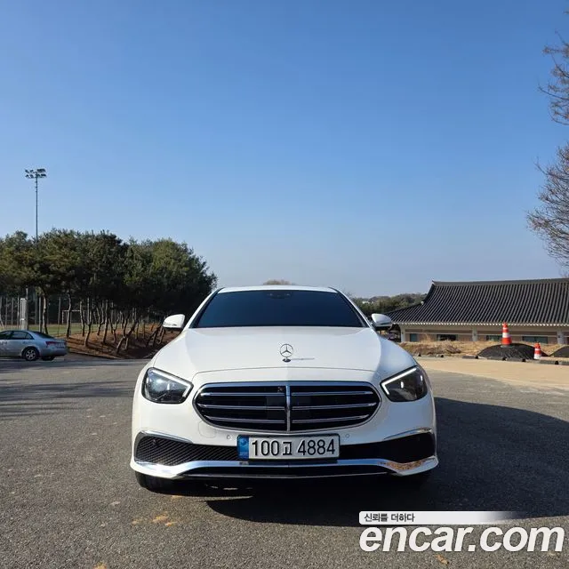 Mercedes-Benz E-Class 2022 thumb 7