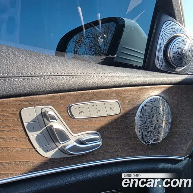 Mercedes-Benz E-Class 2022 thumb 5
