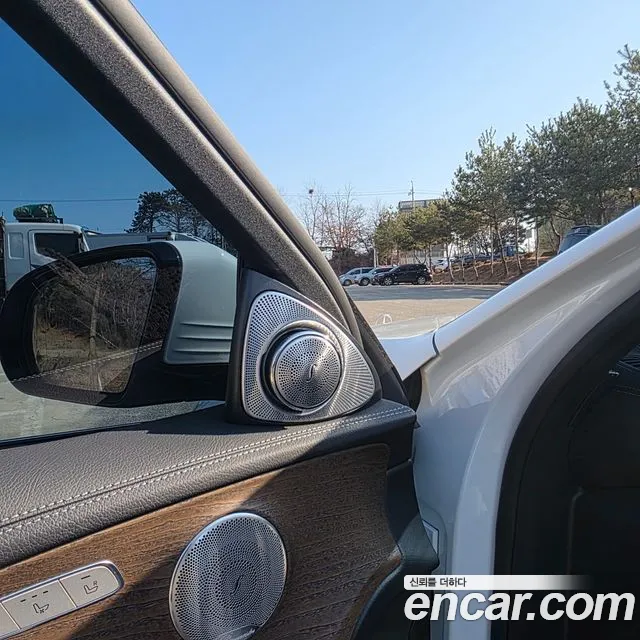 Mercedes-Benz E-Class 2022 thumb 6