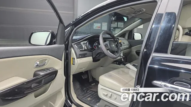 Kia Carnival 2019 thumb 10