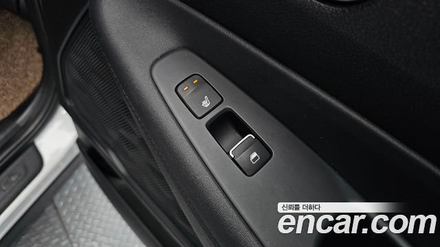 Hyundai Santa Fe 2018 thumb 11