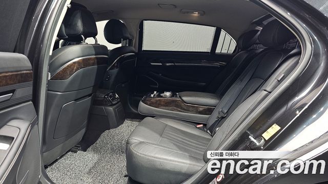 Genesis G90 2019 thumb 11