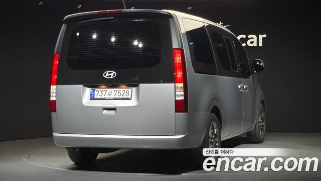 Hyundai Staria 2025 thumb 3