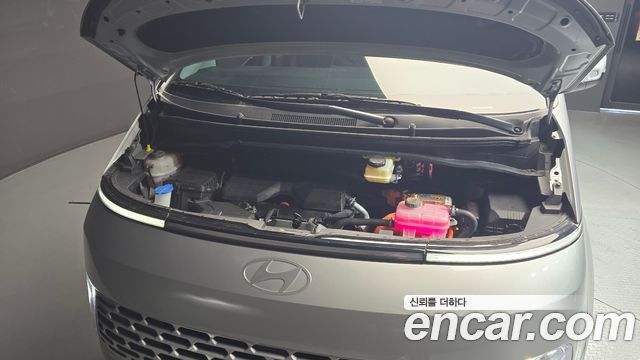 Hyundai Staria 2025 thumb 6