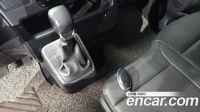 Hyundai Staria 2025 thumb 9