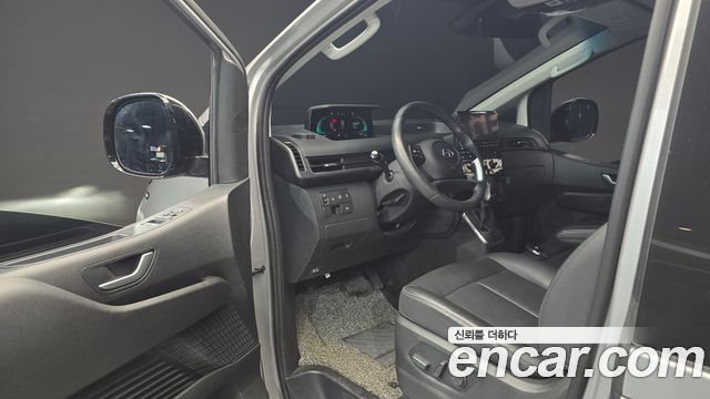Hyundai Staria 2025 thumb 10