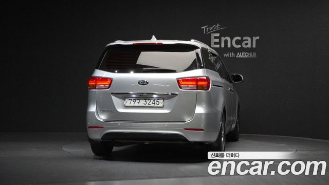 Kia Carnival 2015 thumb 5