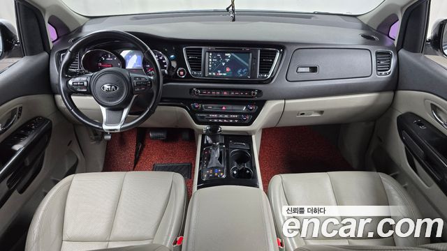 Kia Carnival 2015 thumb 8