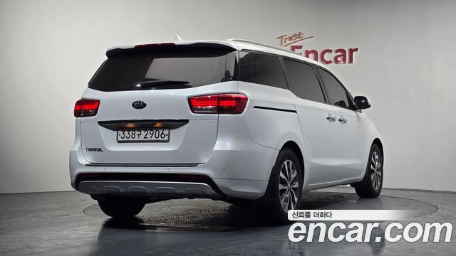 Kia Carnival 2018 thumb 3