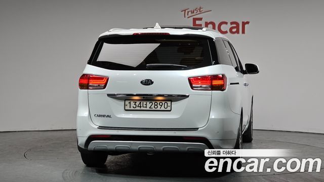 Kia Carnival 2017 thumb 5