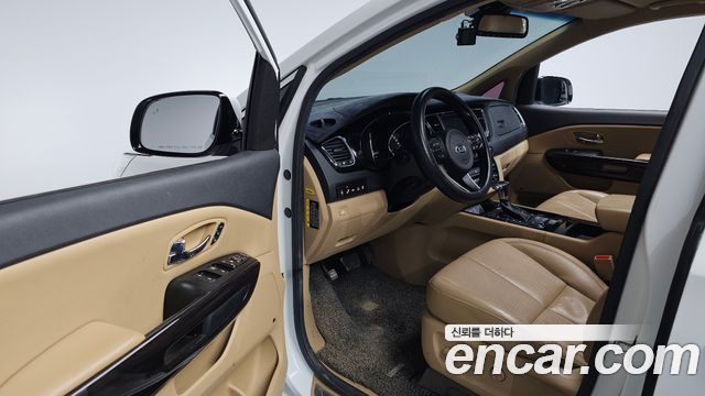Kia Carnival 2017 thumb 11