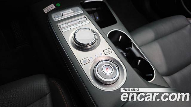 Genesis GV70 2021 thumb 10