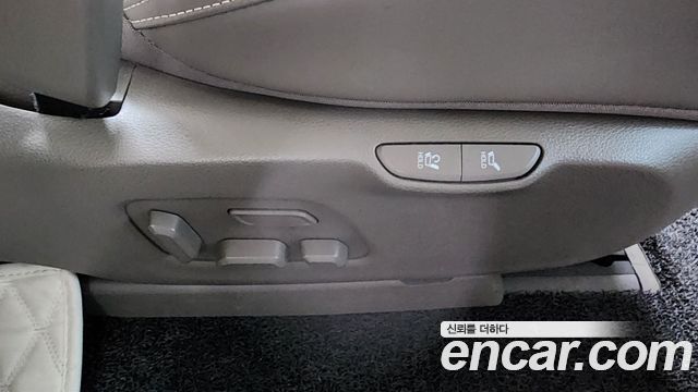 Kia Carnival 2021 thumb 11