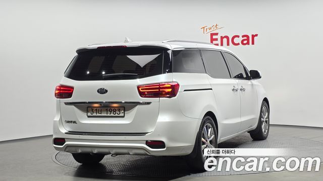 Kia Carnival 2019 thumb 3