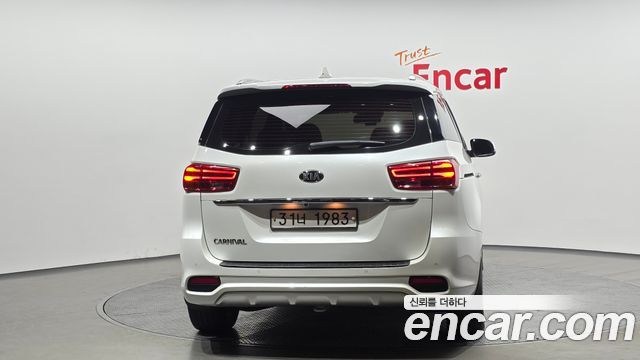 Kia Carnival 2019 thumb 5