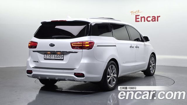 Kia Carnival 2019 thumb 3