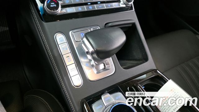Genesis G90 2019 thumb 10