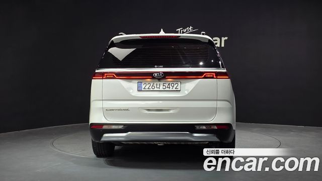 Kia Carnival 2021 thumb 5