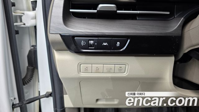 Kia Carnival 2021 thumb 12