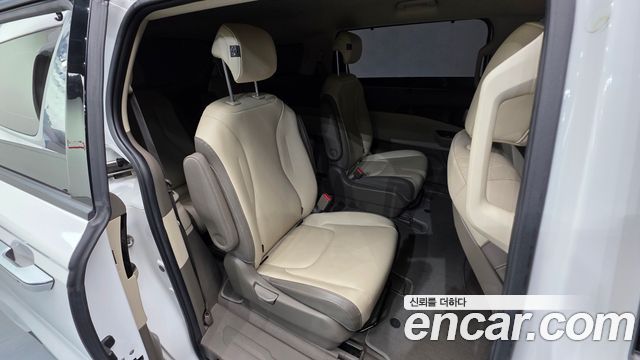 Kia Carnival 2021 thumb 11