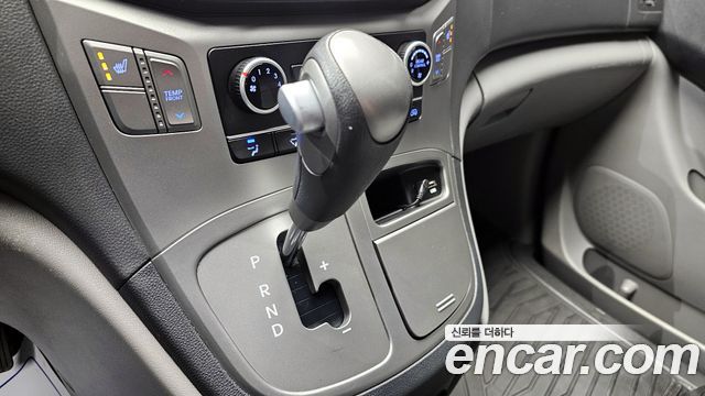Hyundai Starex 2017 thumb 10