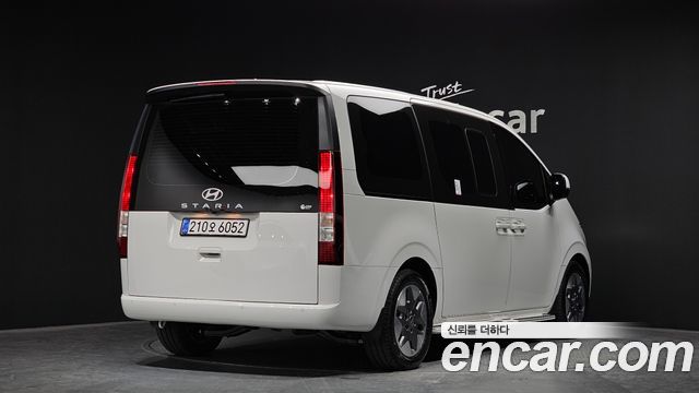 Hyundai Staria 2025 thumb 3
