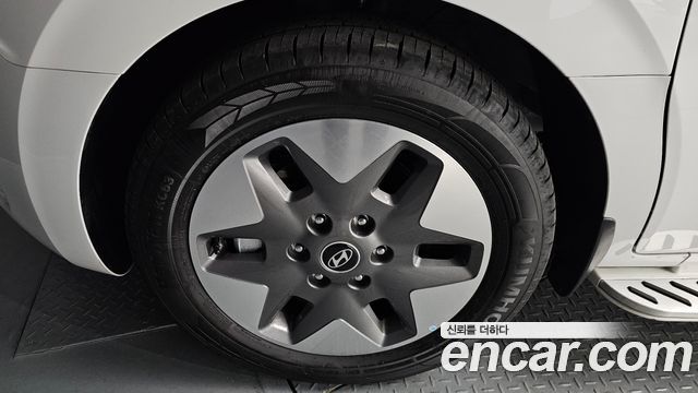 Hyundai Staria 2025 thumb 6