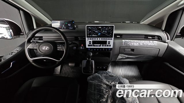Hyundai Staria 2025 thumb 8