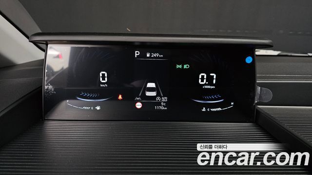 Hyundai Staria 2025 thumb 9