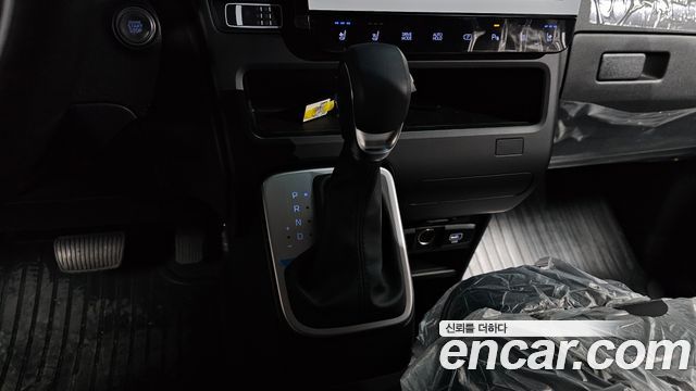 Hyundai Staria 2025 thumb 10