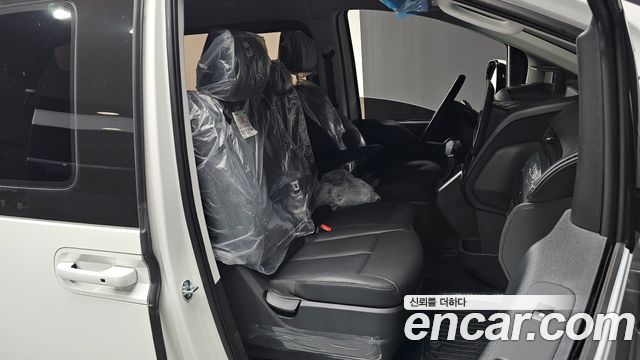 Hyundai Staria 2025 thumb 11