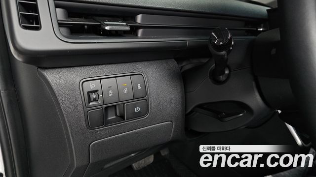 Hyundai Staria 2025 thumb 12