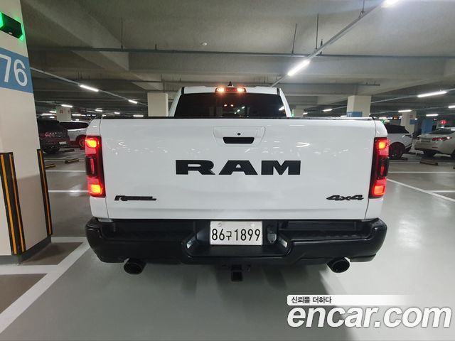 Dodge Ram Pick Up 2020 thumb 7