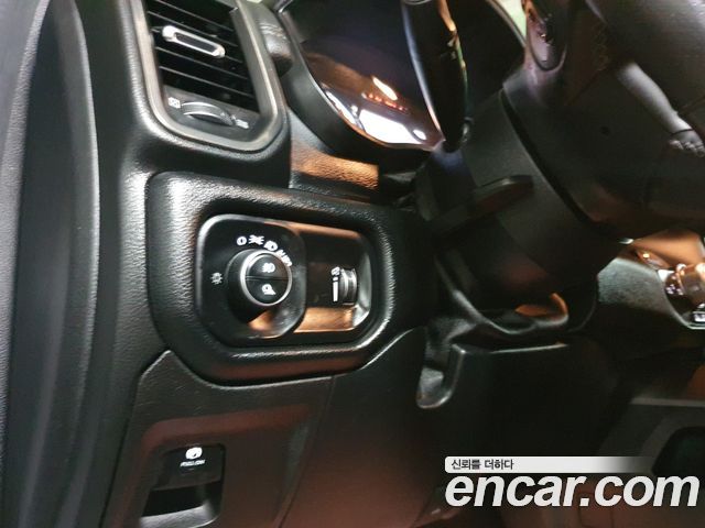 Dodge Ram Pick Up 2020 thumb 9