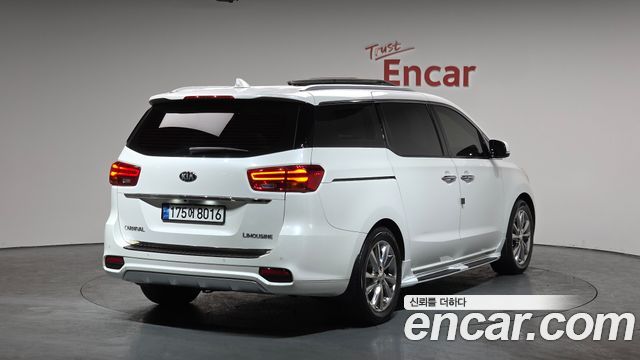 Kia Carnival 2019 thumb 3