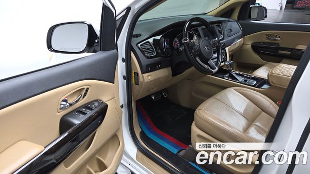 Kia Carnival 2019 thumb 11