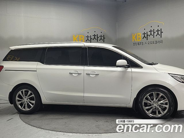 Kia Carnival 2020 thumb 5