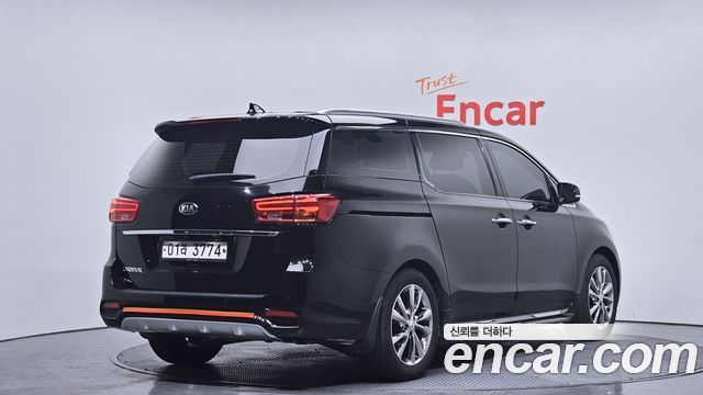 Kia Carnival 2018 thumb 3