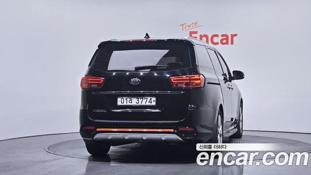 Kia Carnival 2018 thumb 5