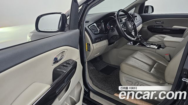Kia Carnival 2018 thumb 11