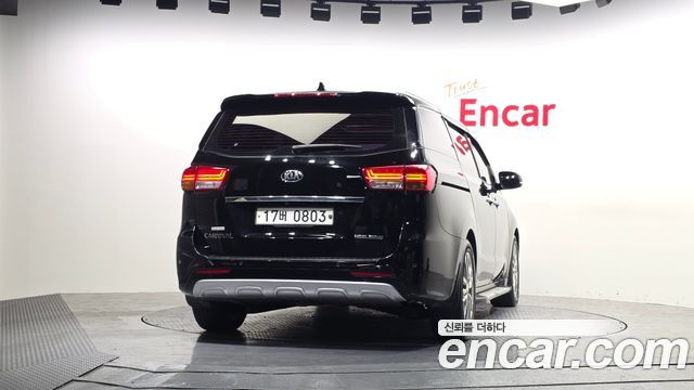 Kia Carnival 2016 thumb 4
