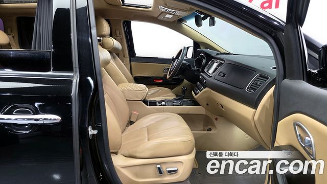 Kia Carnival 2016 thumb 10