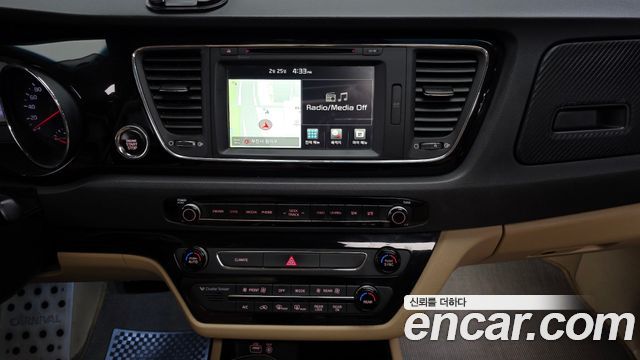 Kia Carnival 2016 thumb 11